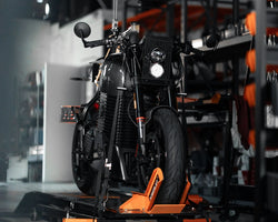 Collection of Savic Motorcycles joins cleantech pioneers on leading startup program in a gallery layout